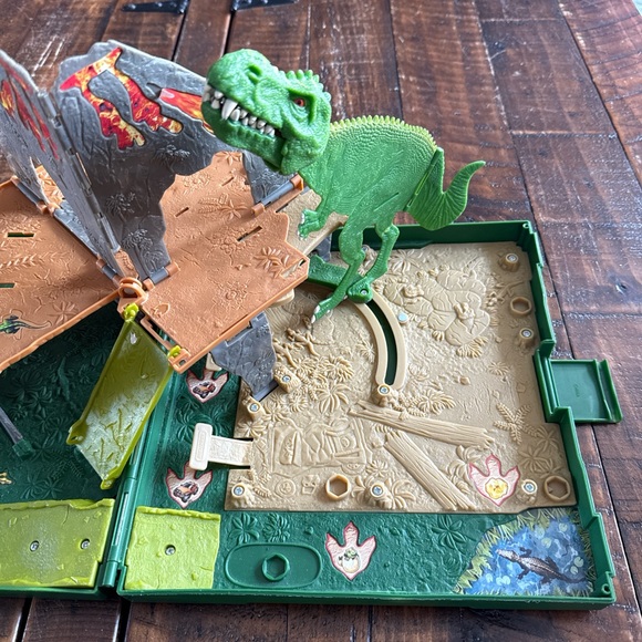 Matchbox Fold & Go Pop Up Playset Dino Volcano Green - Picture 5 of 5